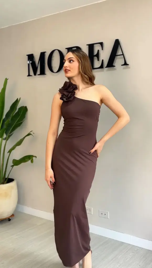 0726 - Maygel Coronel - Adda Cafe flor hombro 