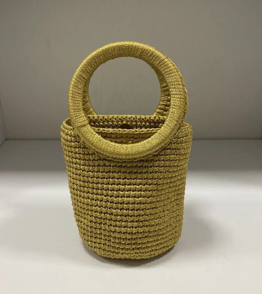 0903 - Cartera aro dorada