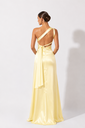 0419- Aleja amarillo broche dorado espalda descubierta 