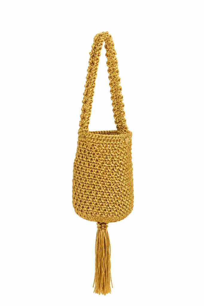 0918 - Cartera tejida cola dorada