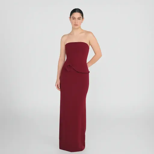 0444 - Strapless vino flor cintura - Maygel Coronel