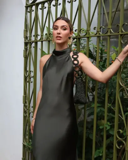 0892 - Cartera tejida aros negra brillos 