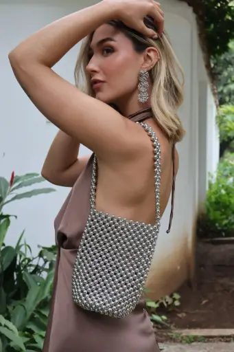 0895 - Cartera mochila tejida balines 